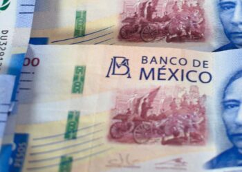 El peso mexicano cedió terreno frente al dólar al cierre de semana