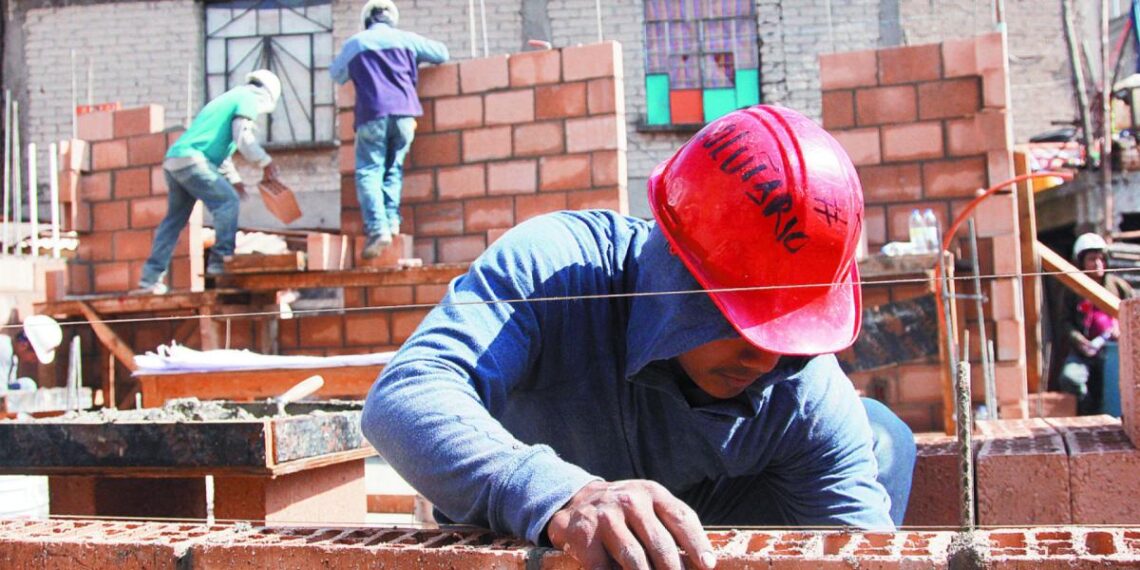 Empleo informal sube a 54.6%, su nivel más alto en un año