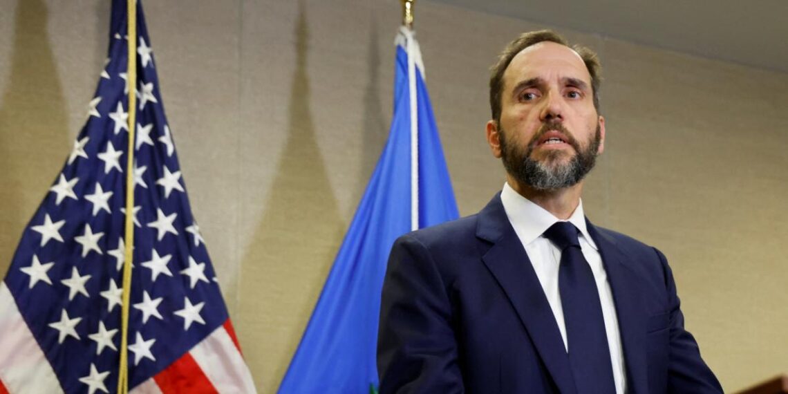 Fiscal que investigó a Trump renuncia al Departamento de Justicia de Estados Unidos