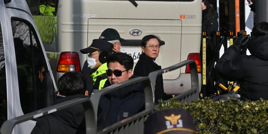 Unidad militar bloquea el intento de arresto del presidente surcoreano Yoon Suk Yeol