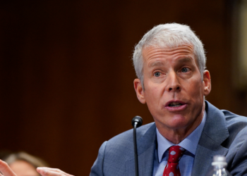 Candidato de Trump a secretario de Energía defiende ante el Senado las energías renovables e hidrocarburos