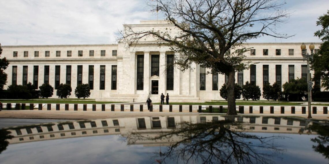 Funcionarios de la Fed observan riesgos para la inflación de políticas de Trump: Minutas