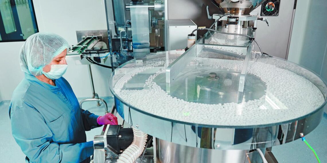 Gobierno pasado dejó adeudo de cerca de 1,000 millones de pesos a laboratorios asociados a Amelaf