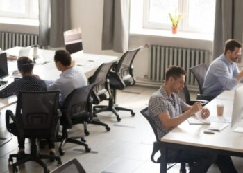 Gobierno español revela sus discrepancias sobre la reducción de la jornada laboral