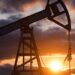 Petróleo sube hasta 87 centavos por menor oferta de la OPEP y descenso de reservas en EU