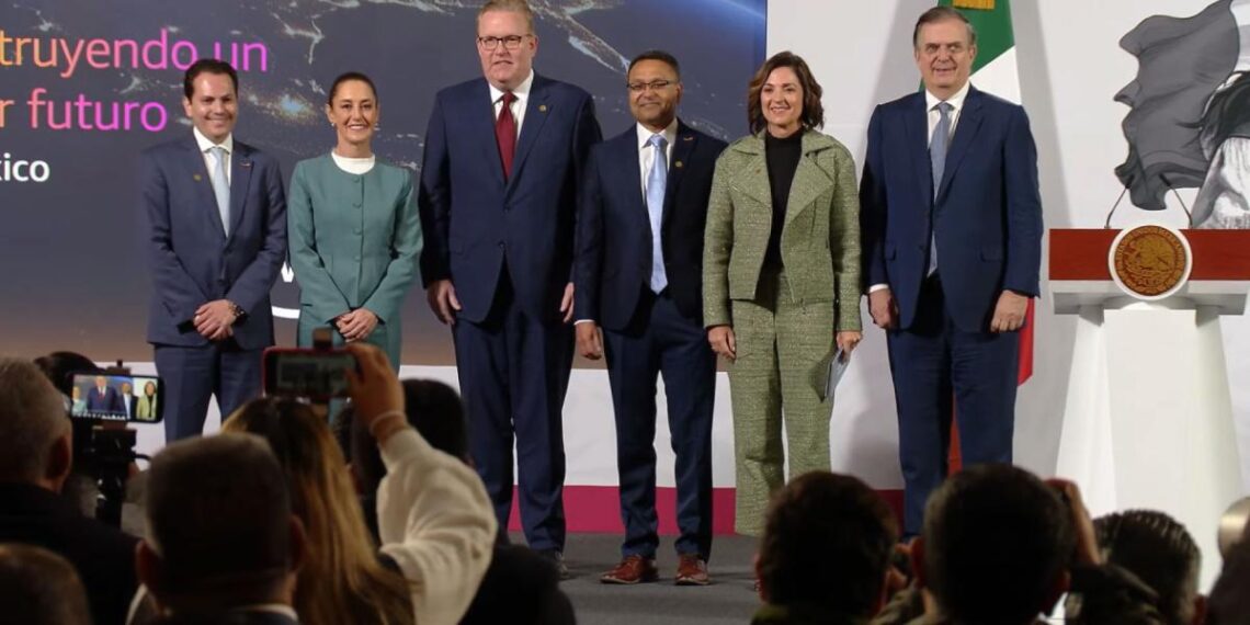 Gobierno de México anuncia inversión de 5,000 millones de dólares de Amazon