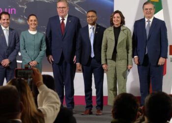 Gobierno de México anuncia inversión de 5,000 millones de dólares de Amazon