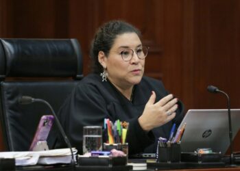 Lenia Batres pide al INE aparecer en la boleta como “ministra del pueblo”