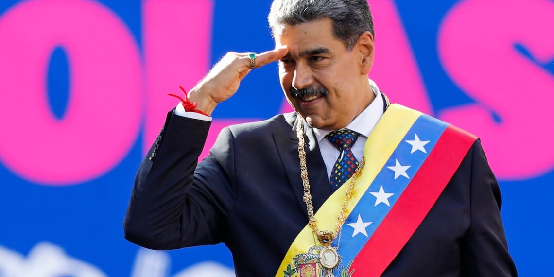 Maduro, en su trono de bayonetas