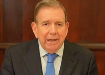 Maduro "se autocorona dictador" de Venezuela, advierte excandidato Edmundo González