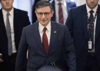 Mike Johnson es elegido presidente de la Cámara de Representantes de EU