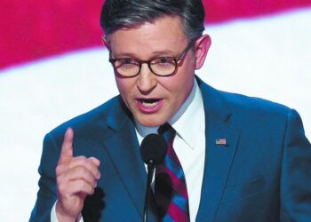 Mike Johnson, líder republicano, impulsa estrategia para aprobar megaproyecto prioritario de Trump