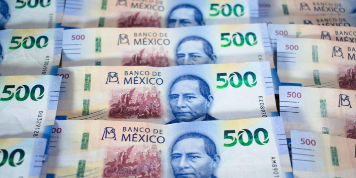 Peso mexicano retrocede tras datos locales de inflación