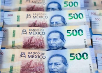 Peso mexicano retrocede tras datos locales de inflación
