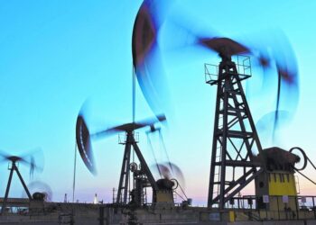 Petróleo se encamina a su tercer alza semanal consecutiva por preocupaciones sobre la oferta