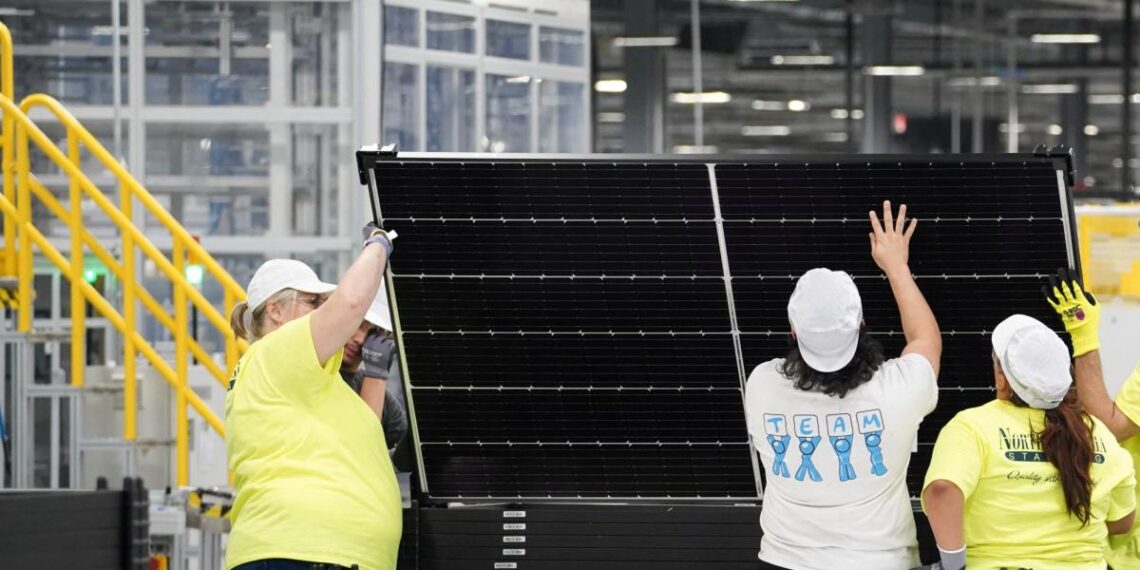 Repunta el crecimiento del sector servicios en EU durante el último mes del 2024