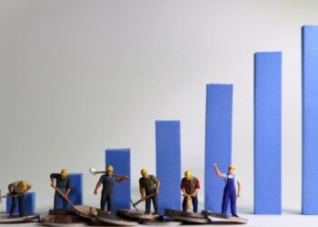 Entra en vigor el salario mínimo 2025; nadie puede ganar menos de 8,400 pesos al mes