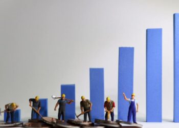 Entra en vigor el salario mínimo 2025; nadie puede ganar menos de 8,400 pesos al mes