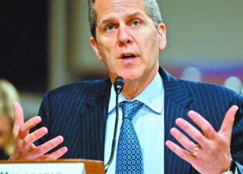 Renuncia a vicepresidencia de supervisión de la Fed Michael Barr