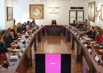 Sheinbaum evalúa el Plan México junto con empresarias y empresarios del CADERR