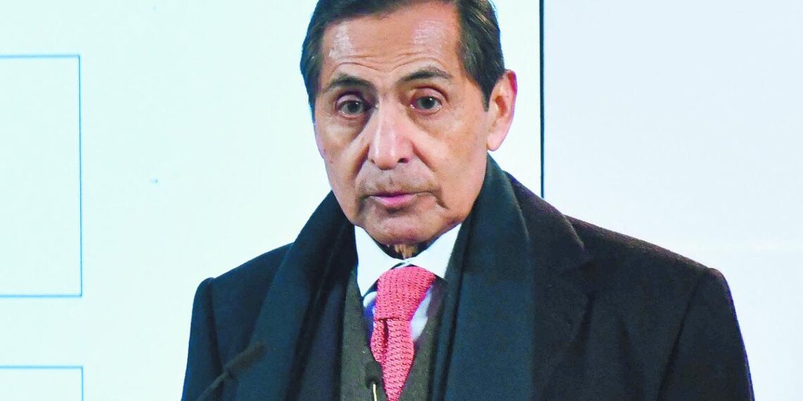 Sheinbaum niega rumores de la renuncia de Rogelio Ramírez de la O en Hacienda
