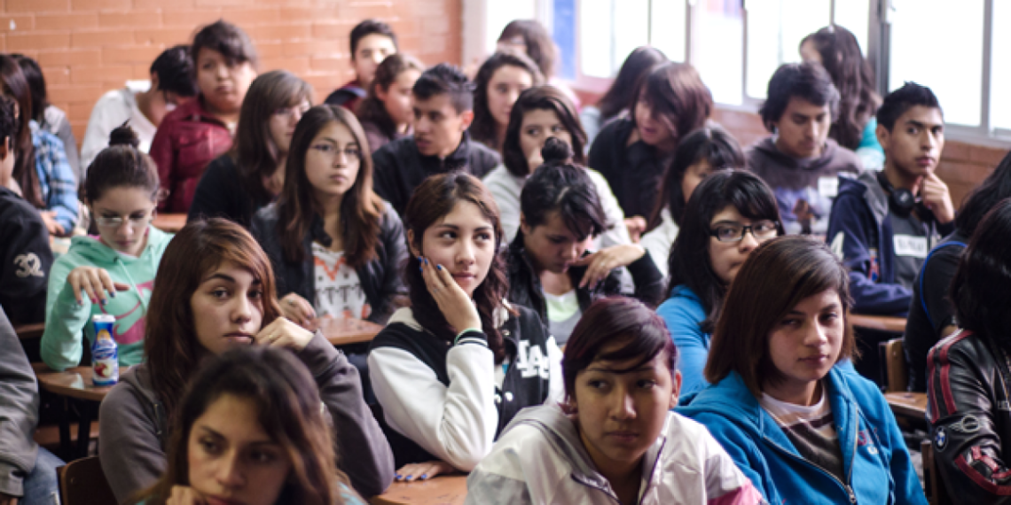 Sheinbaum anuncia la creación de 40,000 espacios en preparatorias durante este 2025