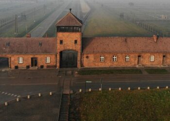 Sobrevivientes de Auschwitz denuncian el antisemitismo en el 80º aniversario de la liberación