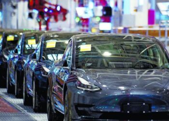 Tesla retira más de 200,000 vehículos en EU por mal funcionamiento de cámaras