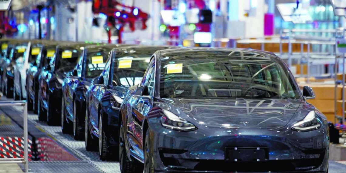 Tesla retira más de 200,000 vehículos en EU por mal funcionamiento de cámaras