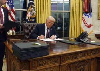 Gobierno de Trump advierte a migrantes "criminales" que "ya no podrán esconderse"