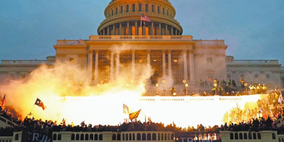 Trump indulta a 1,500 personas acusadas del asalto del 6 de enero al Capitolio de Estados Unidos