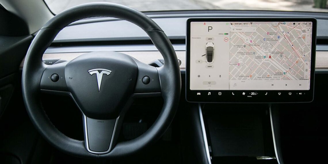 EU investiga unos 2.6 millones de autos Tesla por función "Actually Smart Summon"