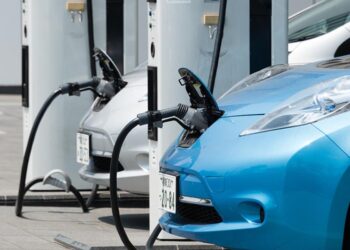 EU prohíbe vehículos conectados que incluyan tecnología china o rusa