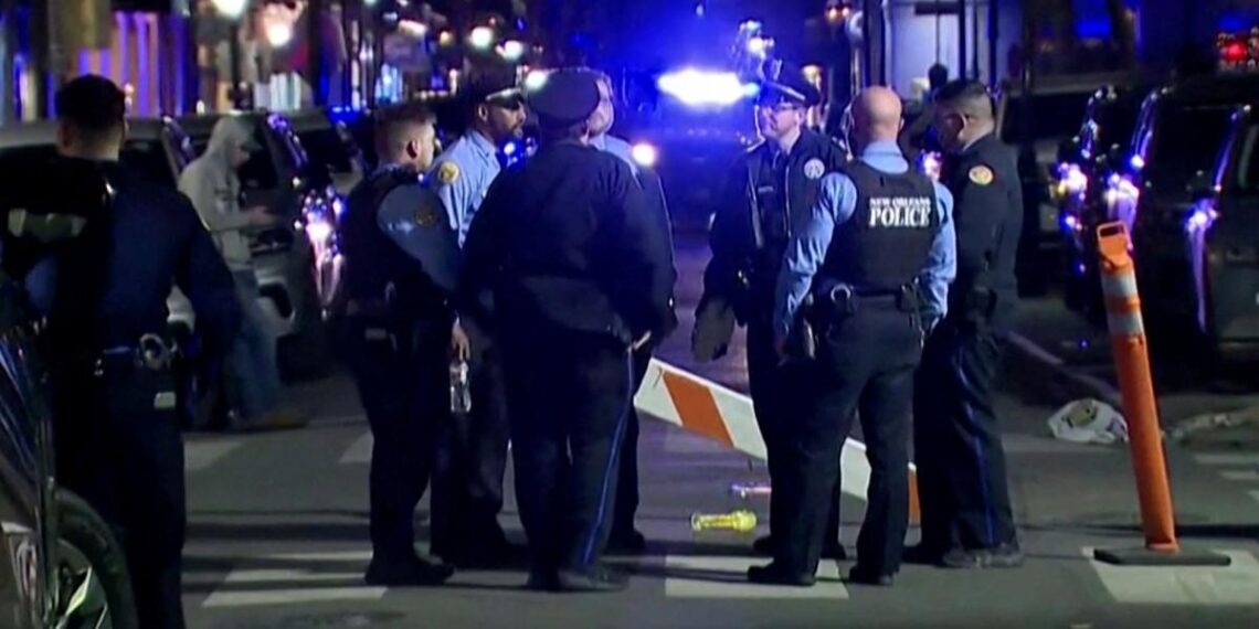 Vehículo choca contra multitud en Nueva Orleans y deja al menos 10 muertos: autoridades