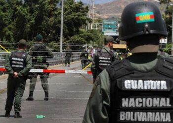 Venezuela cierra la frontera con Colombia hasta el lunes ante una posible "conspiración" contra Maduro