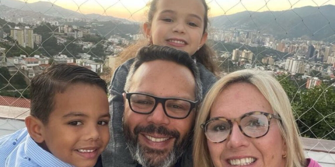 Venezuela de Maduro: plagian a yerno de González y asedian casa de madre de Machado