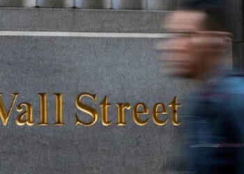 Wall Street retrocede; destaca caída de Nvidia