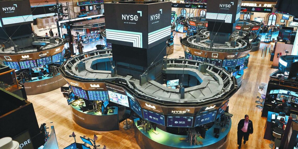 Wall Street cierra mixto antes de dato clave de inflación