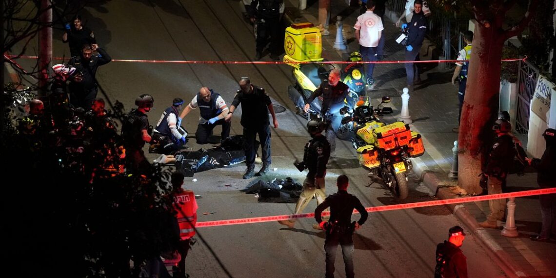 Un hombre atropella a varias personas en Israel y apuñala a dos guardias de seguridad