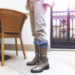 Cómo llevar pantalones y jeans dentro de botas altas como en los años 2000