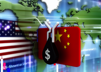 Precios del petróleo caen con fuerza ante cautela por guerra comercial entre EU y China