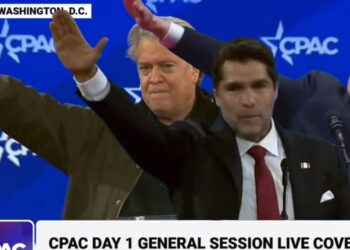 Eduardo Verástegui y Steve Bannon realizan saludo nazi en discursos de la CPAC – El Financiero