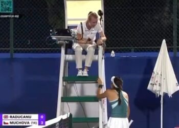 La WTA confirmó este miércoles que la tenista británica Emma Raducanu fue víctima de acoso y del "comportamiento obsesivo" de un hombre durante su partido del pasado lunes en el torneo de Dubái ante la checa Karolina Muchova.