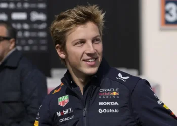 Helmut Marko destaca diferencia entre Checo Pérez y Liam Lawson: 'Es mucho más entusiasta'