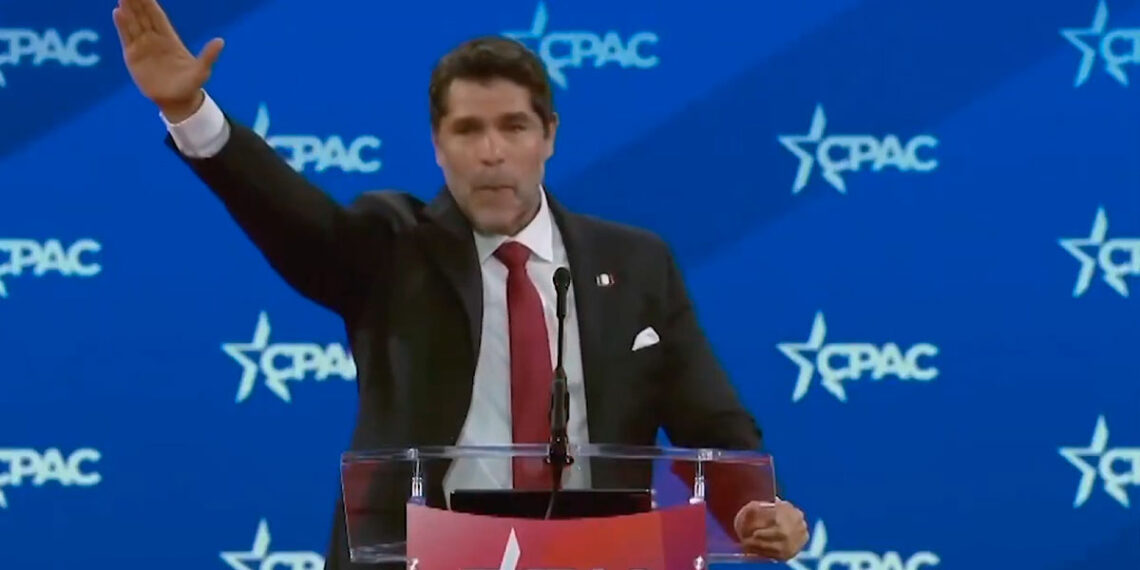 La ultraderecha presume simpatía con nazis en el CPAC: Musk, Bannon, un mexicano...