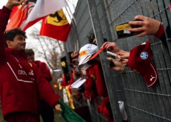 Leclerc cree que Hamilton es el fichaje adecuado para Ferrari... "en el momento oportuno"