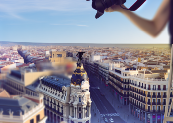 Marcos Luengo abrió la segunda jornada de Madrid es Moda, marcada por la creatividad, la originalidad y el diseño