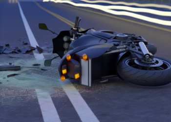 Manejaba biker en sentido contrario, chocó contra camioneta y murió 🎦