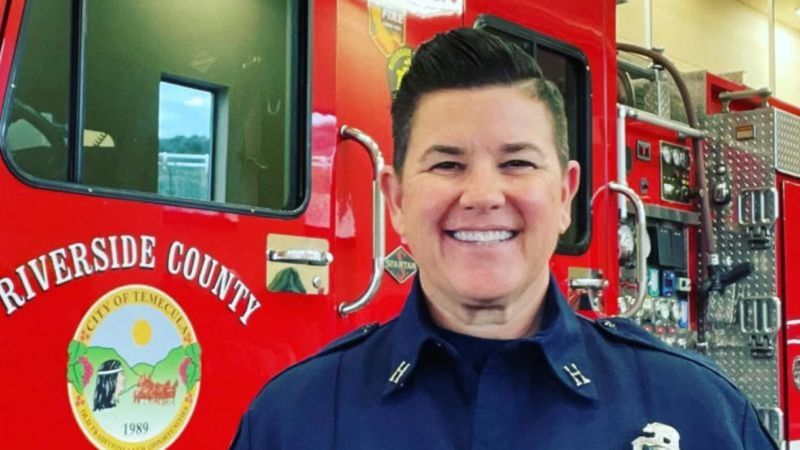 La Policía investiga a una mujer que mató a su esposa, una capitana de bomberos de California, y huyó a México.