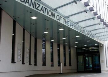 La OPEP+ mantiene su calendario de aumento de la producción en medio de presiones de Trump